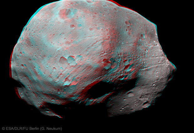 Phobos in 3D, as seen from ESA’s Mars Express orbiter. Image credit: ESA/DLR/FU Berlin (G. Neukum).