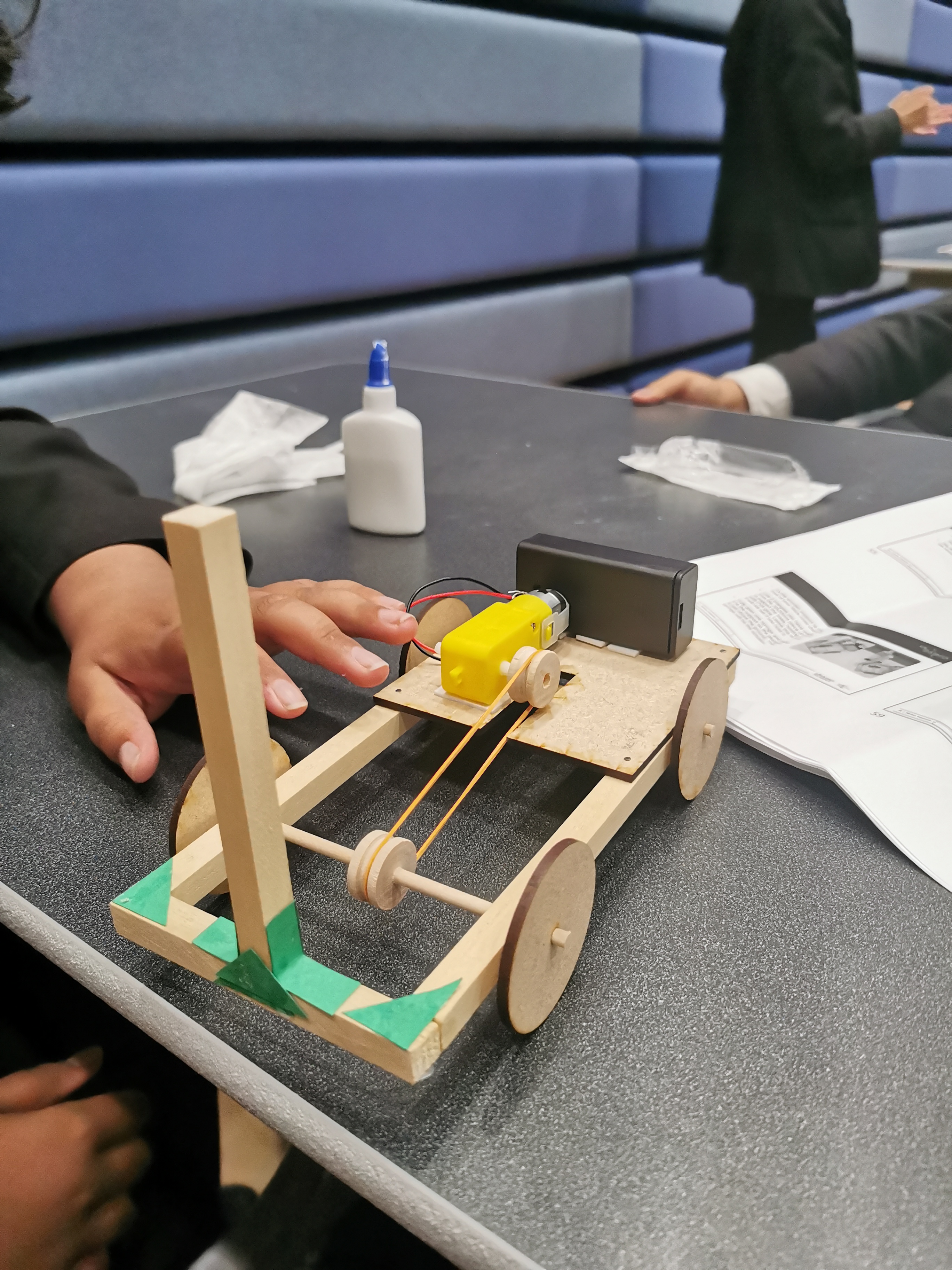 Students build Mars rover models with STEM Create / Credit: STEM Create