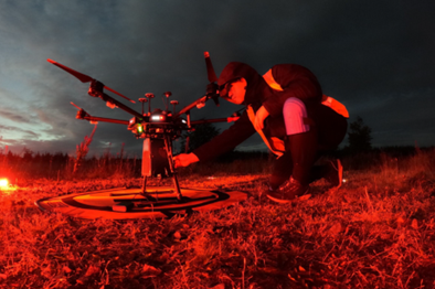 Preparing a night test-flight of GLAMIS aboard a UAV. Image: Fraunhofer Centre for Applied Photonics